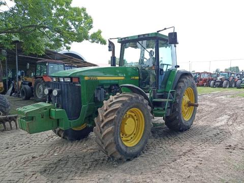John Deere 8300 traktor John Deere 8300 traktor