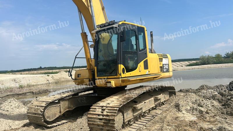 Komatsu PC240 LC-8 hosszú gémes lánctalpas kotró