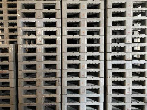 Eladó H1 műanyag raklap Eladó H1 műanyag raklap