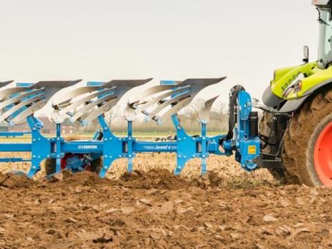 Lemken Juwel 6 M 3 N 100 típusú háromvasú váltvaforgató eke Lemken Juwel 6 M 3 N 100 típusú háromvasú váltvaforgató eke