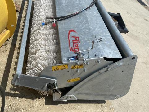 Fliegl POWER PRO 2400 kanalas seprőgép Fliegl POWER PRO 2400 kanalas seprőgép