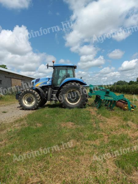 New Holland traktor T8040 típusú,  2006-os,  305 LE,  érvényes műszakival eladó