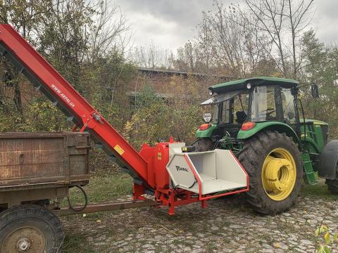 Ágdaraboló szállítószalaggal - ARPAL AM-200TR-K (PTO) Ágdaraboló szállítószalaggal - ARPAL AM-200TR-K (PTO)