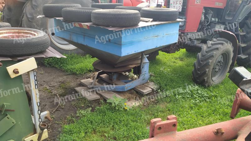 Eladó műtrágyaszóró