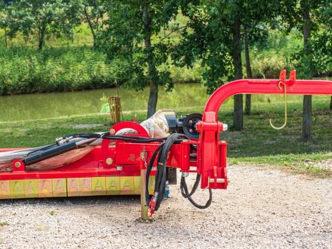 Szárzúzó / Mulcsozó / Rézsűvágó, 160 cm-es, AGRIZAN, Erősitett, (kalapácsos, Kardánnal) Szárzúzó / Mulcsozó / Rézsűvágó, 160 cm-es, AGRIZAN, Erősitett, (kalapácsos, Kardánnal)