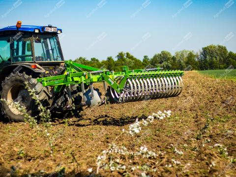 Szántóföldi kultivátor 300 cm (7 db kapa) / Bomet U865-1 Szántóföldi kultivátor 300 cm (7 db kapa) / Bomet U865-1