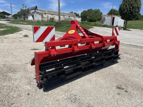 ÚJ! VAgro 3,0 m-es függesztett front-hátsó- osztott késes aprítóhenger ÚJ! VAgro 3,0 m-es függesztett front-hátsó- osztott késes aprítóhenger