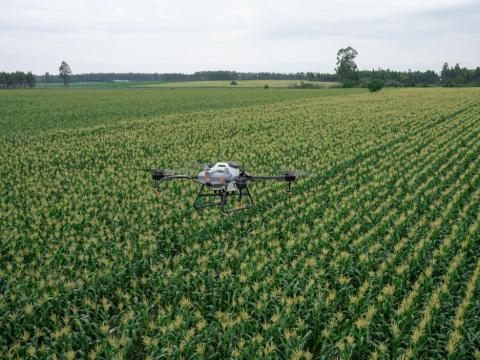 DJI Agras T30 permetező drón akár 36 havi leasinggel,  beüzemeléssel DJI Agras T30 permetező drón akár 36 havi leasinggel,  beüzemeléssel