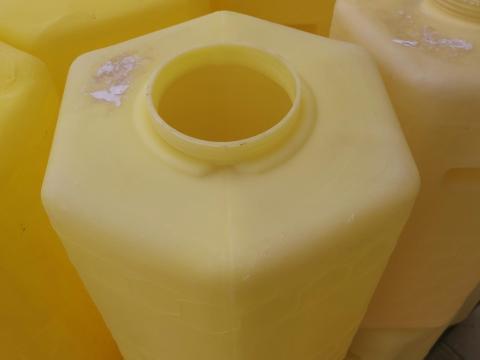 Műanyag kannák eladók Műanyag kannák eladók