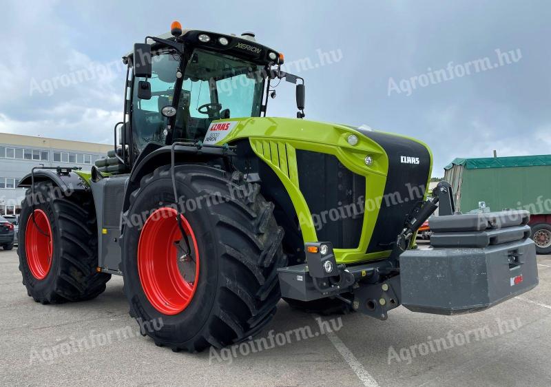 CLAAS Xerion 5000 TRAC VC (2165 üzemóra)