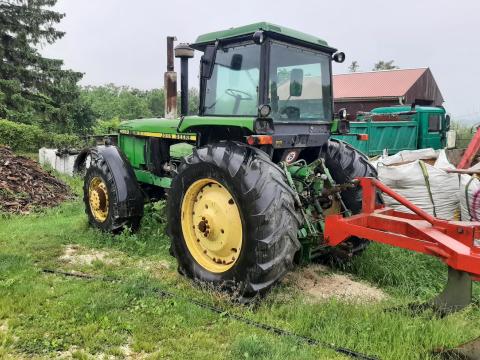 John Deere 4650 eladó – Négykerék-hajtású traktor, front hidraulikával