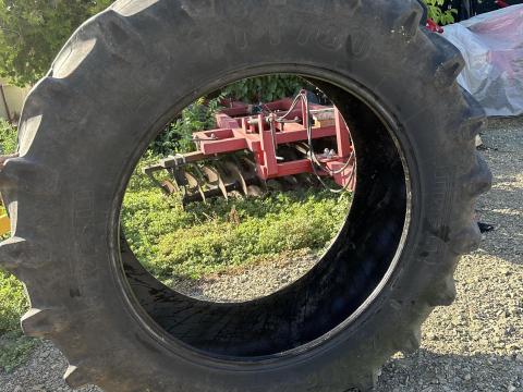 Pirelli TM700 480/70R38 gumi eladó