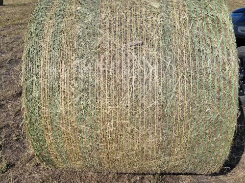 Lucerna, széna, füves keverék bálák eladók Lucerna, széna, füves keverék bálák eladók