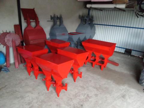 Agro Fe-Ro Műtrágya adagoló. Pétisó szóró. Műtrágya kijuttató. Műtrágyaszóró Agro Fe-Ro Műtrágya adagoló. Pétisó szóró. Műtrágya kijuttató. Műtrágyaszóró