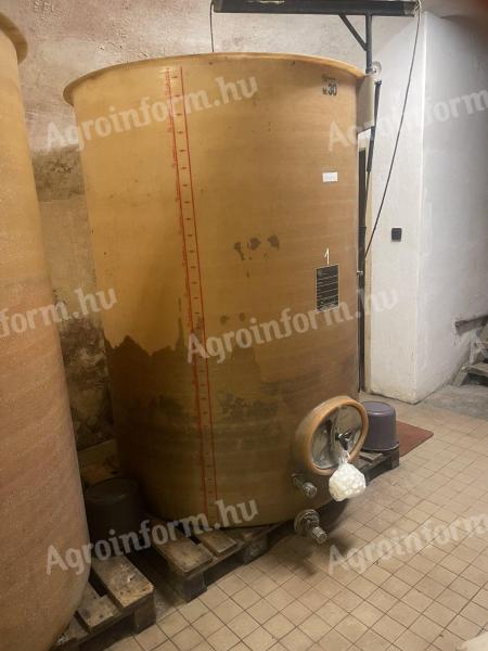 Borászati úszófedeles tartály 3000 l eladó