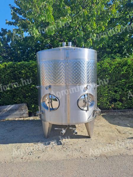 Vastagfalú borászati tartály INOX palástolt,  osztott 2×1300 l