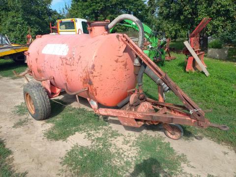 Bauer 2200 L szippantó Bauer 2200 L szippantó