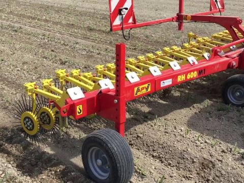 APV RH 600 M1 forgókapa, küllőskapa, aktív gyomfésű – szántóföldi talajművelő gép APV RH 600 M1 forgókapa, küllőskapa, aktív gyomfésű – szántóföldi talajművelő gép