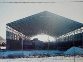 Olcsó könnyűszerkezetes csarnok gépek tárolására,  gépszín