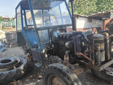 Hagyatékból Zetor 5611 képen látható állapotban egyben eladó