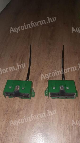2 db John Deere URH RTK jelvevő modul (869 MHz) botantennával