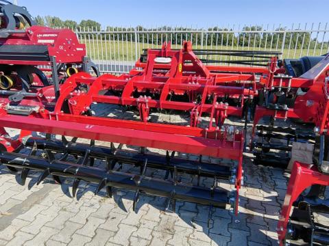 STRUMYK középmély lazító tüskés hengerrel + terelőlemez Junior 2.5 STRUMYK középmély lazító tüskés hengerrel + terelőlemez Junior 2.5