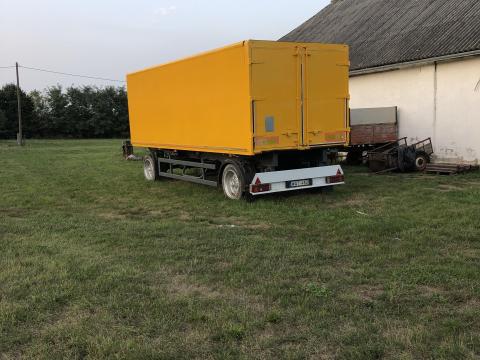 Pótkocsi Kögel dobozos 12 t friss műszaki Pótkocsi Kögel dobozos 12 t friss műszaki