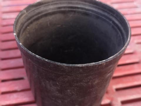 Műanyag vastagfalú cserép, 8 cm