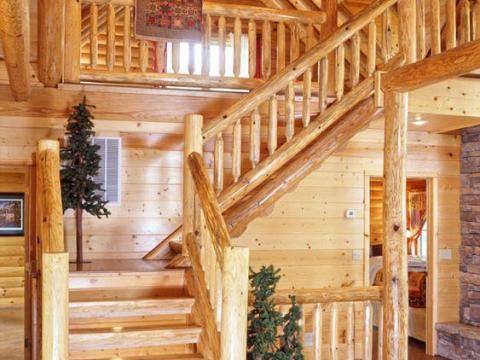 Vörösfenyő szélezetlen deszka eladó Vörösfenyő szélezetlen deszka eladó