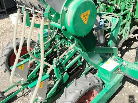 Agria szemenkénti vetőgép