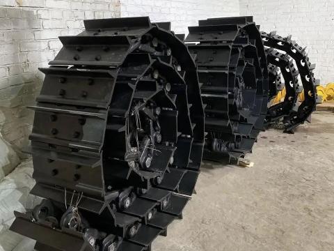 Járólánc vagy Lánckígyó Kpl. (38 tagú) T-130,  T-170,  B10 CsTZ dózerhez Járólánc vagy Lánckígyó Kpl. (38 tagú) T-130,  T-170,  B10 CsTZ dózerhez
