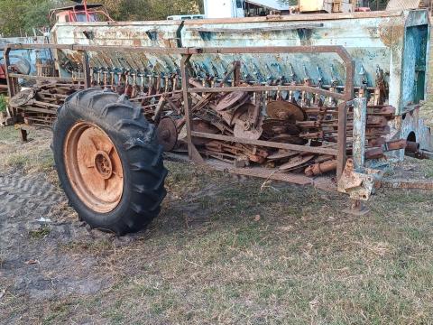 Lajta 32 soros dupla tárcsás gabonavetőgép Lajta 32 soros dupla tárcsás gabonavetőgép