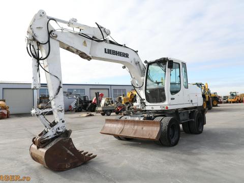 Liebherr A316 Litronic gumikerekes kotró Évjárat: 2001 Önsúly: 20 t Üzemóra: 13900 Teljesi Liebherr A316 Litronic gumikerekes kotró Évjárat: 2001 Önsúly: 20 t Üzemóra: 13900 Teljesi