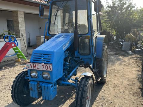 Eladó XTZ-2511 T25 tipusú kistraktor 424 üzemórával Eladó XTZ-2511 T25 tipusú kistraktor 424 üzemórával