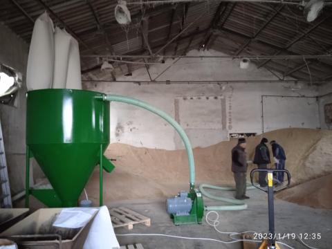 M-ROL Takarmánykeverő darálóval,  mérleggel! 1500 kg takarmány egy óra alatt M-ROL Takarmánykeverő darálóval,  mérleggel! 1500 kg takarmány egy óra alatt