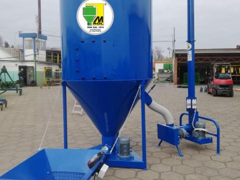 M-ROL Függőleges Takarmánykeverő 40 mázsás betöltő garattal,  könnyen kezelhető M-ROL Függőleges Takarmánykeverő 40 mázsás betöltő garattal,  könnyen kezelhető