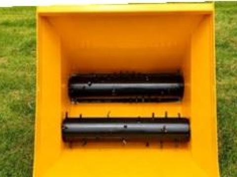 Hevederes almozó-etető adapter rakodógépre,  homl.rakodóra,  ker. rakodóra,  tel.rakodóra Hevederes almozó-etető adapter rakodógépre,  homl.rakodóra,  ker. rakodóra,  tel.rakodóra