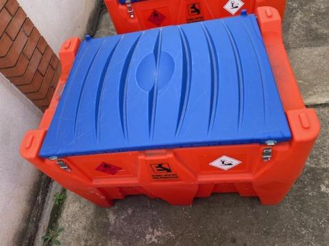Gázolaj + AdBlue kombitartály (400 + 50 literes,  szállítható) Gázolaj + AdBlue kombitartály (400 + 50 literes,  szállítható)