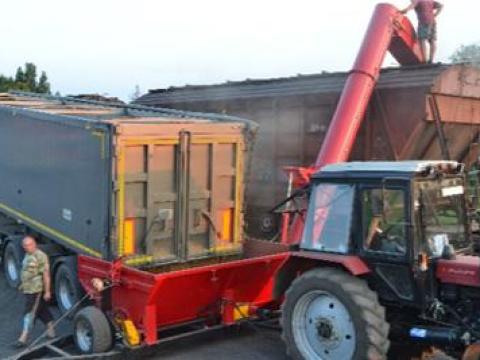 KOBZARENKO BNP-3 vagonrakó - traktor üzemeltetésű a KC BÉKÉS KFT-nél