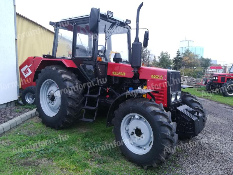 MTZ 1025.2 fronthidraulikával