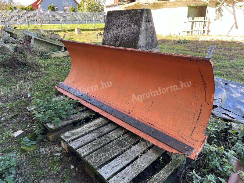 Eladó traktorra szerelhető hótoló