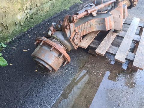 New Holland G 240 bontot traktor New Holland G 240 bontot traktor