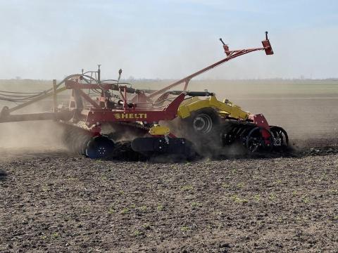 Helti Atlas 4500 Rs rövidtárcsa 610-es lapokkal,  tanden ékgyűrűs hengerrel Helti Atlas 4500 Rs rövidtárcsa 610-es lapokkal,  tanden ékgyűrűs hengerrel