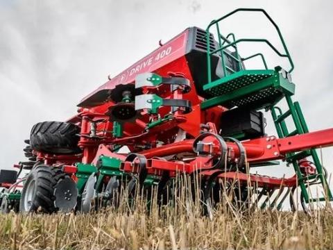 AGROMASZ / AGRO-MASZ AQUILA DRIVE 400 - Pneumatikus gabonavető - akciós áron AGROMASZ / AGRO-MASZ AQUILA DRIVE 400 - Pneumatikus gabonavető - akciós áron