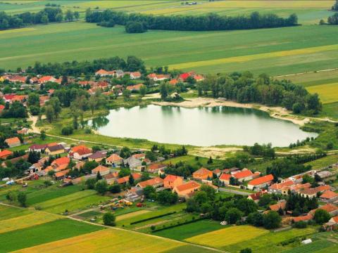 Kapuvár mellett 10,2 hektáros üdülőpark, 66 db telekkel és 5 hektáros tóval eladó Kapuvár mellett 10,2 hektáros üdülőpark, 66 db telekkel és 5 hektáros tóval eladó