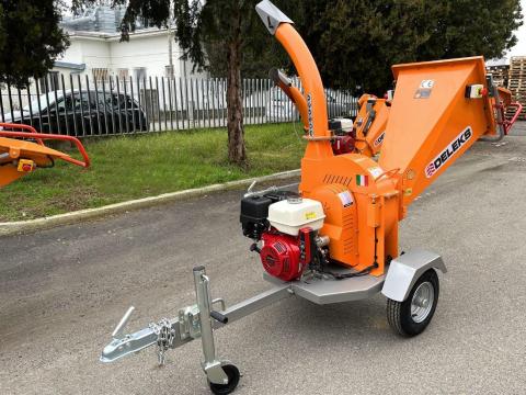 Benzinmotoros vontatható ágdaráló – DELEKS DK-900-HONDA - motor HONDA 13.5LE Benzinmotoros vontatható ágdaráló – DELEKS DK-900-HONDA - motor HONDA 13.5LE