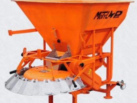 Sószóró Pom Motyl N031 600 kg kommunális állítható szórásképpel Sószóró Pom Motyl N031 600 kg kommunális állítható szórásképpel