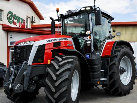Massey Ferguson 8S.225 Dyna 7 traktor Massey Ferguson 8S.225 Dyna 7 traktor