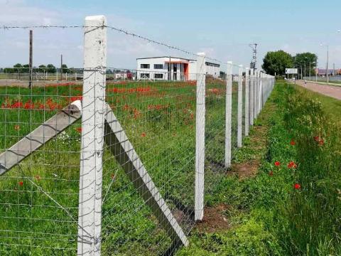 Kerítés építés Nógrád megye! Betonoszlop,  nátó háló,  hegesztett drót,  kerítésépítés Kerítés építés Nógrád megye! Betonoszlop,  nátó háló,  hegesztett drót,  kerítésépítés
