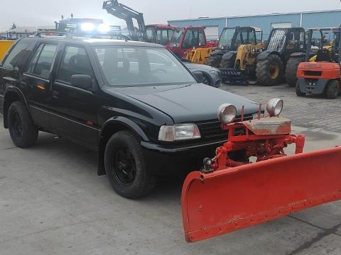 Opel Frontera 4x4 hóeltakaritó autó Opel Frontera 4x4 hóeltakaritó autó